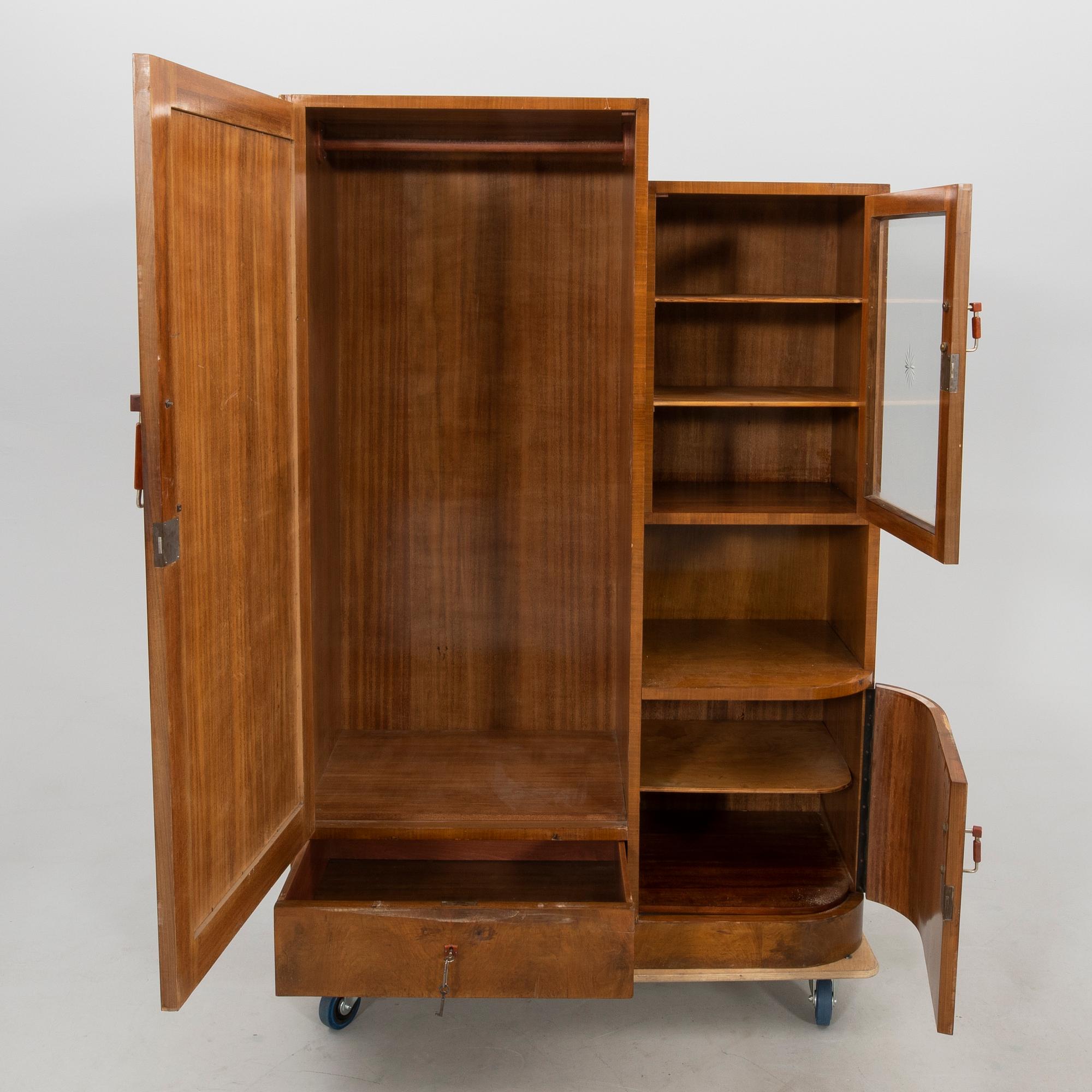 Klädskåp Art Deco 1900-talets första hälft.