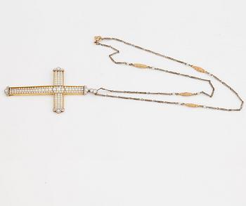 A chain and a pendant set with natural pearls and old-cut diamonds. Possibly early 20th century.