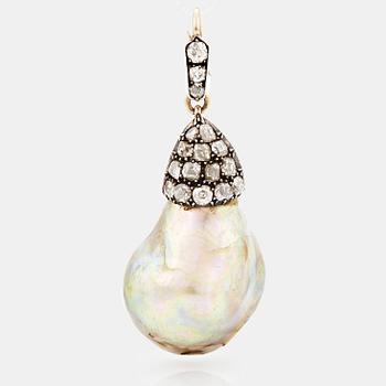 912. A PEARL PENDANT.