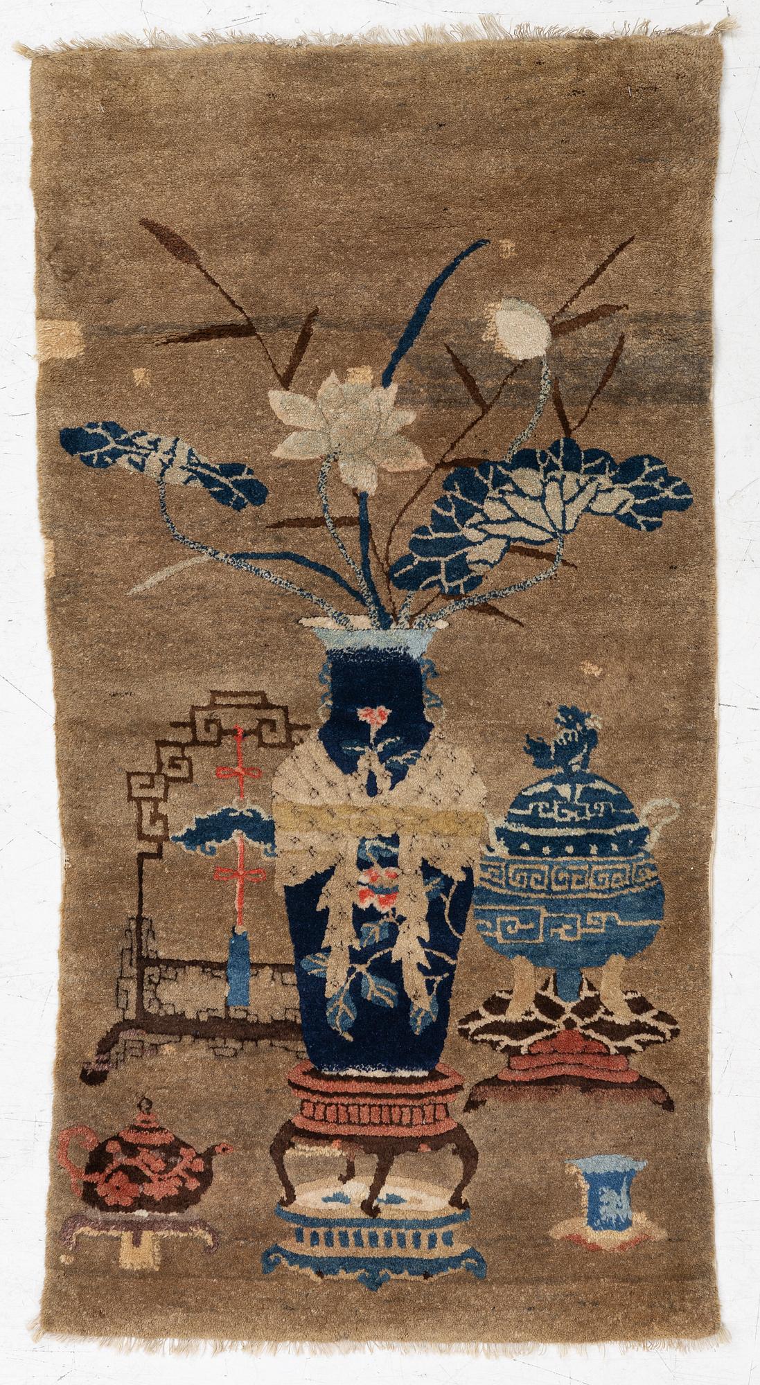 Matta, Kina, antik, ca 122 x 64 cm.