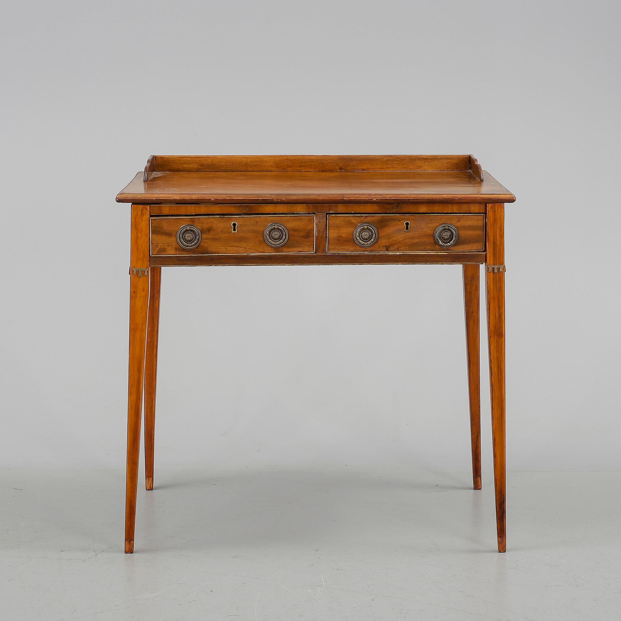 DAMSKRIVBORD, 1800-tal.