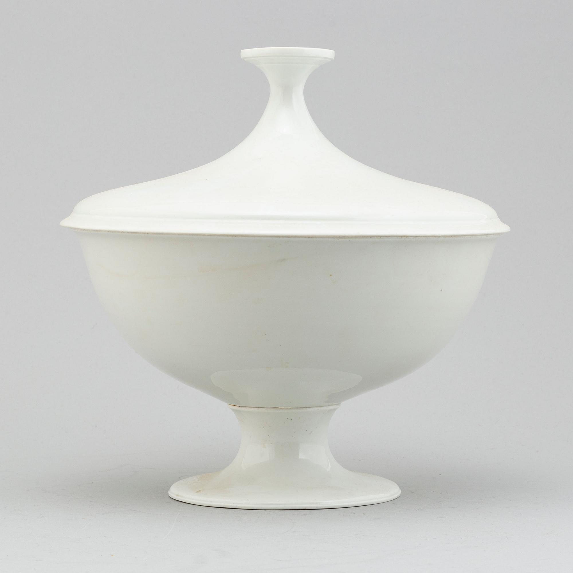 A Berlin tureen with cover, 19th century.