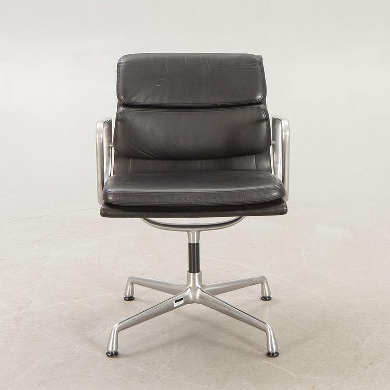 Charles & Ray Eames, Desk Chair, "EA 207 Soft Pad Chair", Vitra.