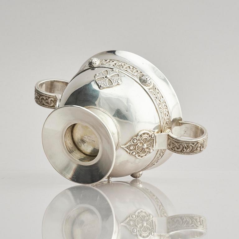 A British early 20th century silver bowl, mark of Lambert & Co (Herbert Charles Lambert), London 1911.