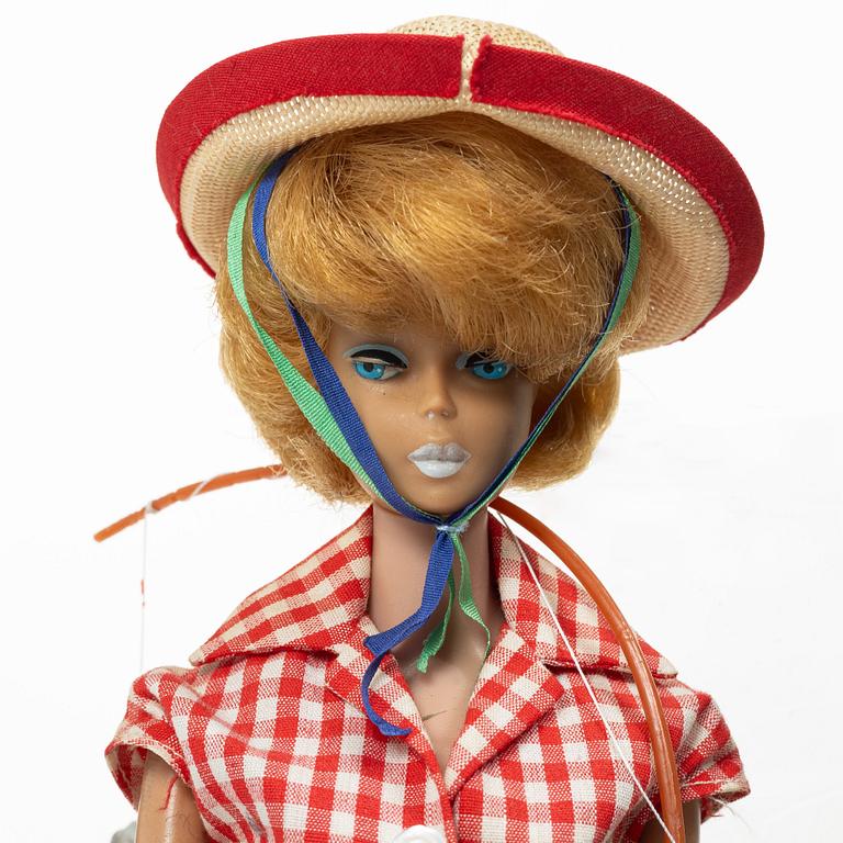 Barbiedockor, 3 st, samt kläder och accessoarer, Mattel, 1960-tal.
