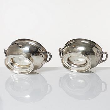 Bowls with lids, a pair, silver plate, Elkington, 20th century.
