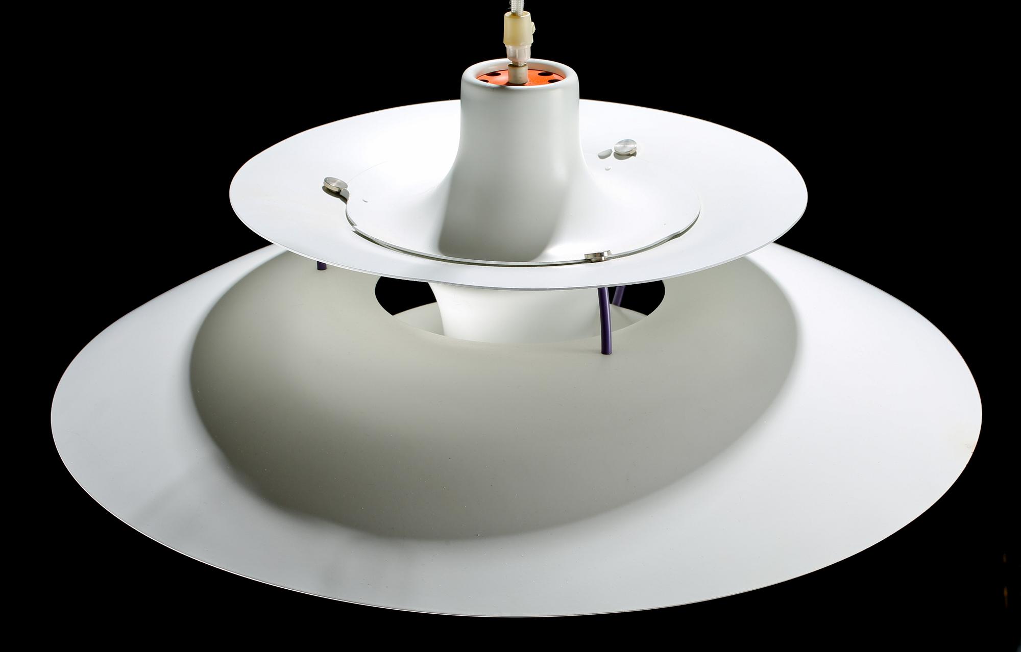 TAKLAMPA, "Ph- lampa", Poul Henningsen, Danmark, 1900-talets andra hälft. Höjd ca 28 cm.