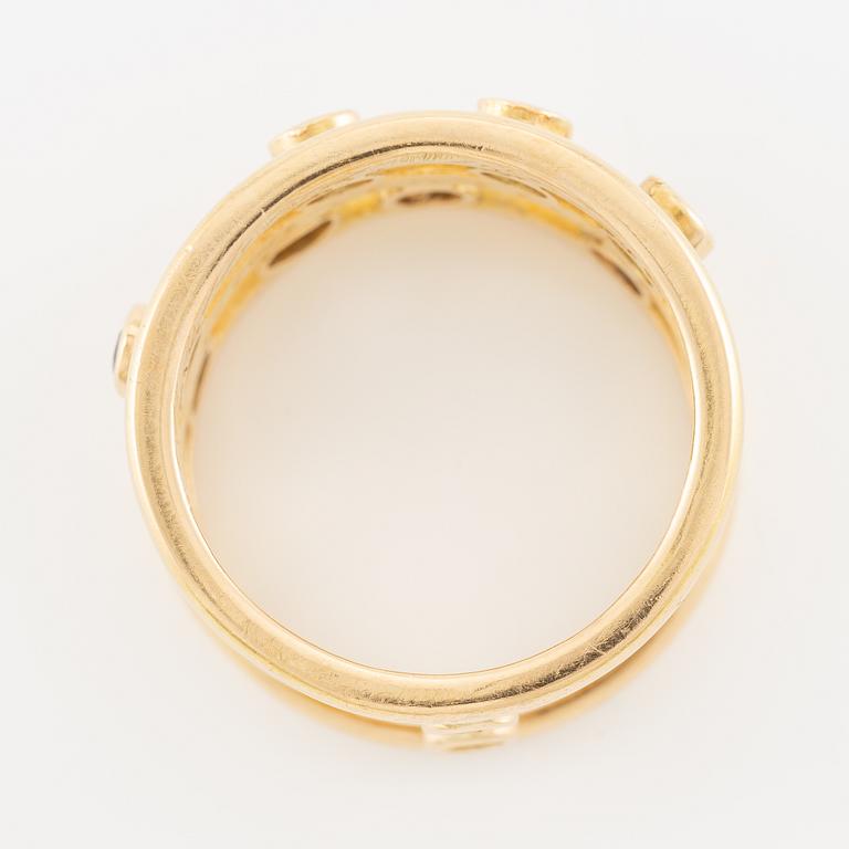 Ring 18K and 23K gold with diamonds in various colours.