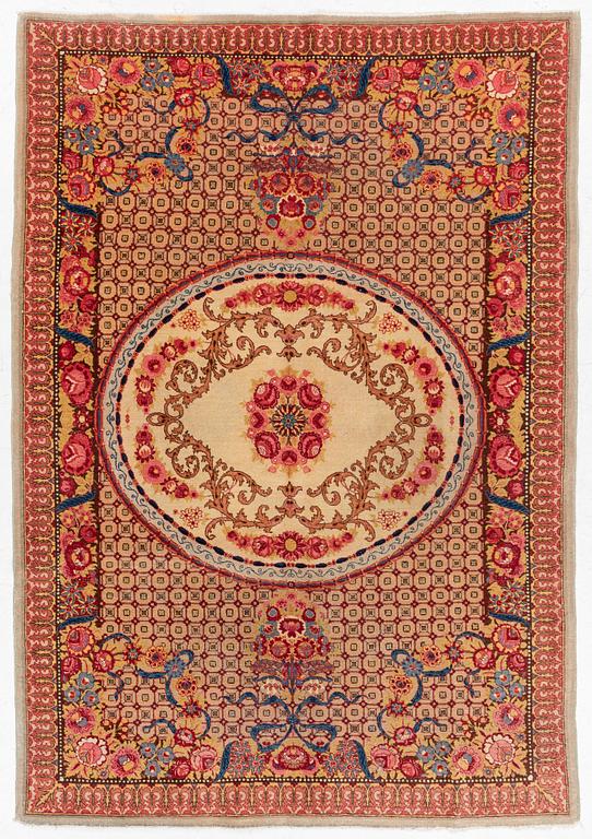 A semi-antique Tabriz carpet of Aubusson design. 246 x 171 cm.