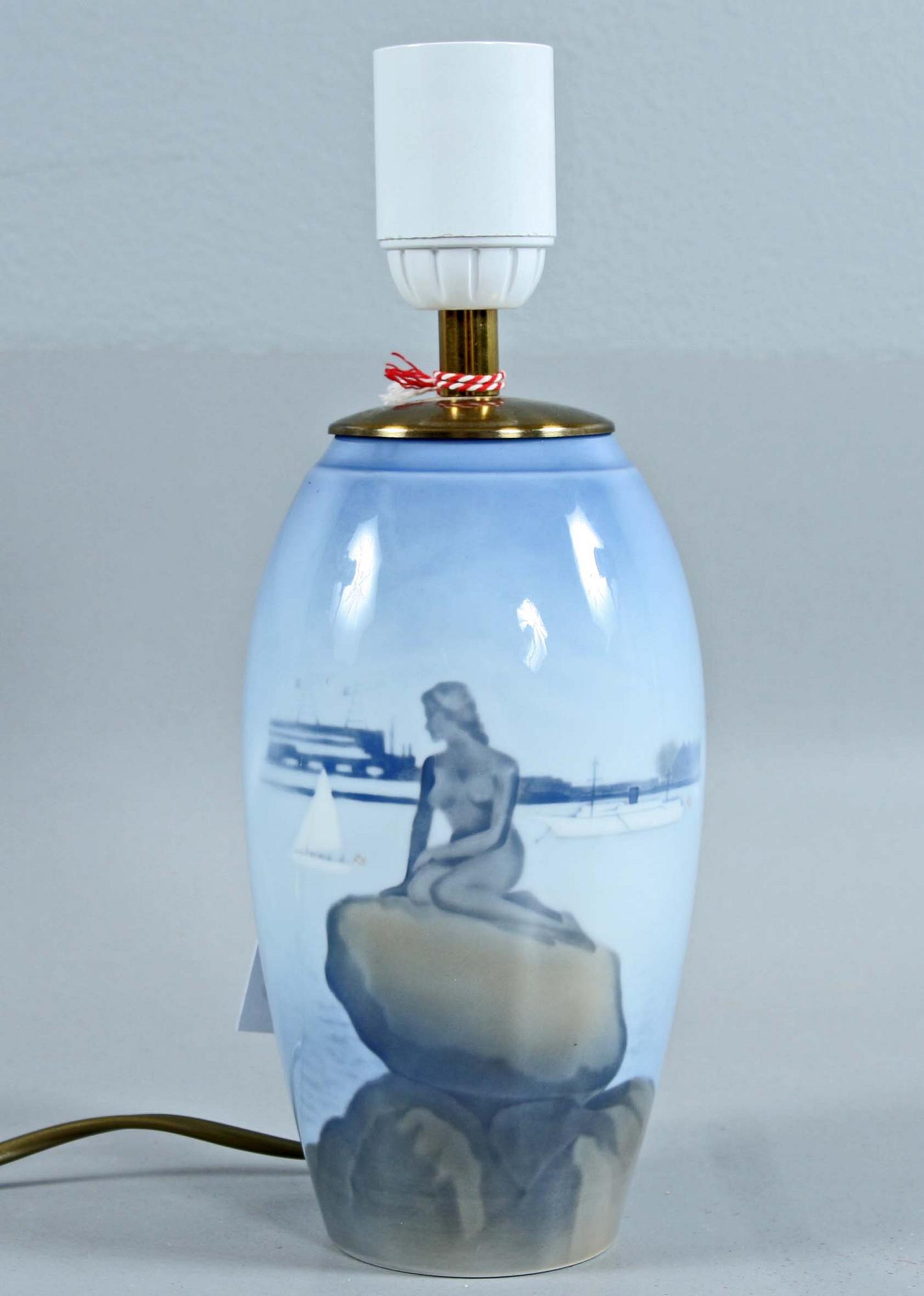 BORDSLAMPA, porslin. Bing & Gröndal.
