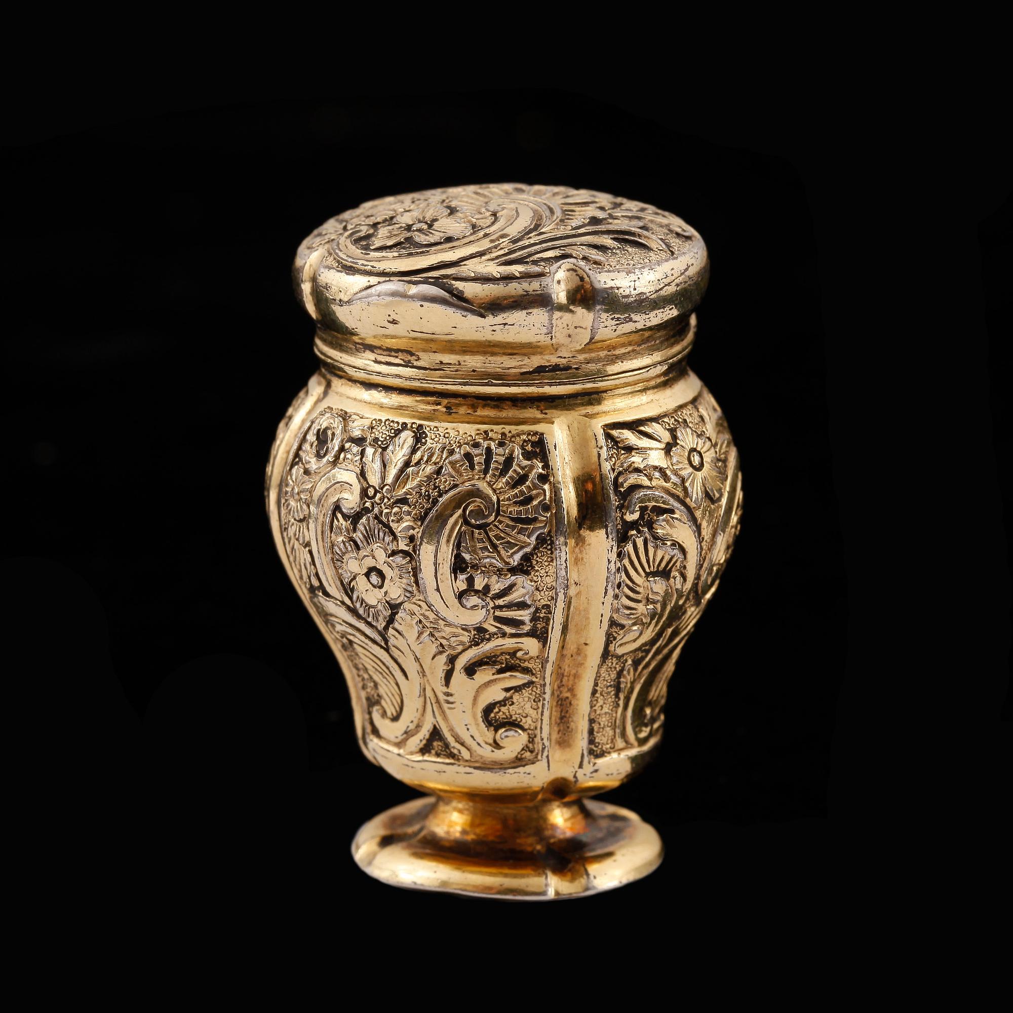 LUKTDOSA, förgyllt silver, ej stämplad, sannolikt Sverige, 1700-talets andra hälft. Vikt 29,3g.