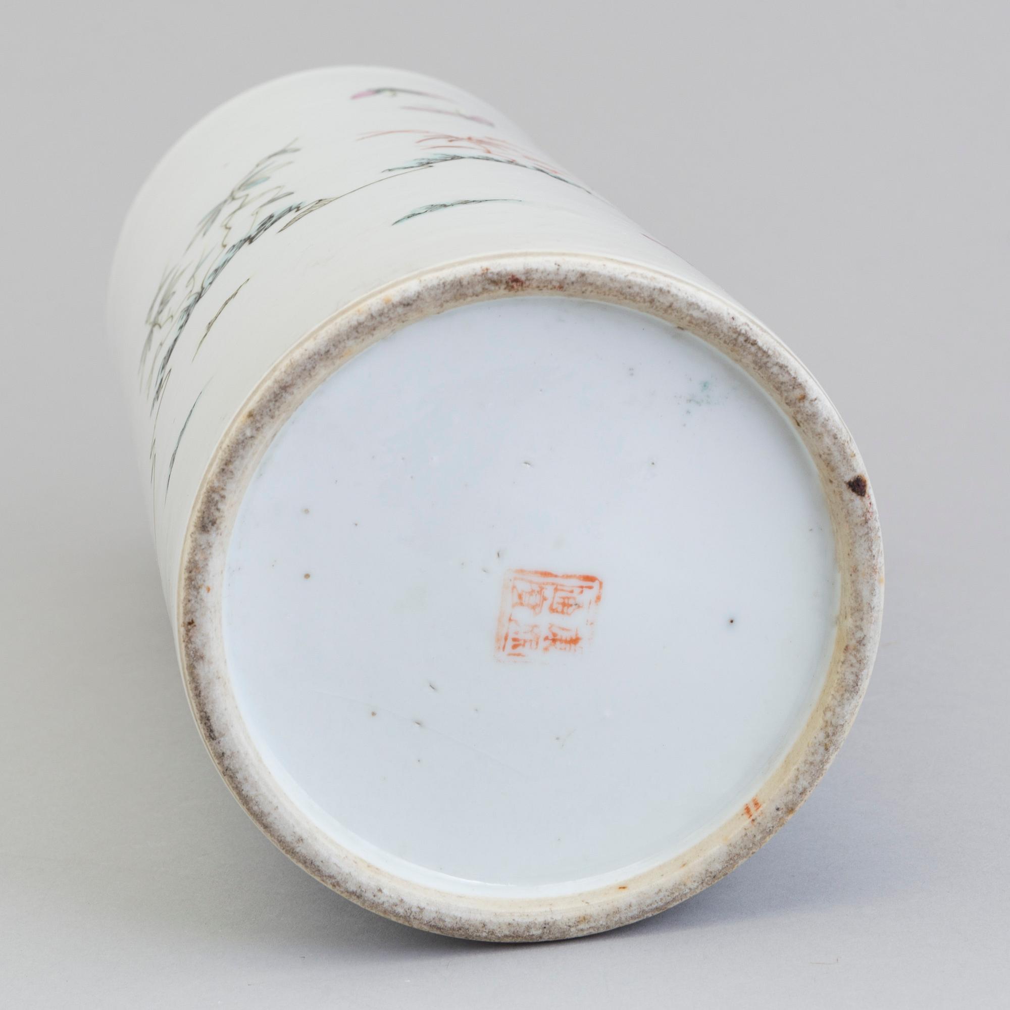 A Chinese porcelain hatstand decorated, first half of 20th century.