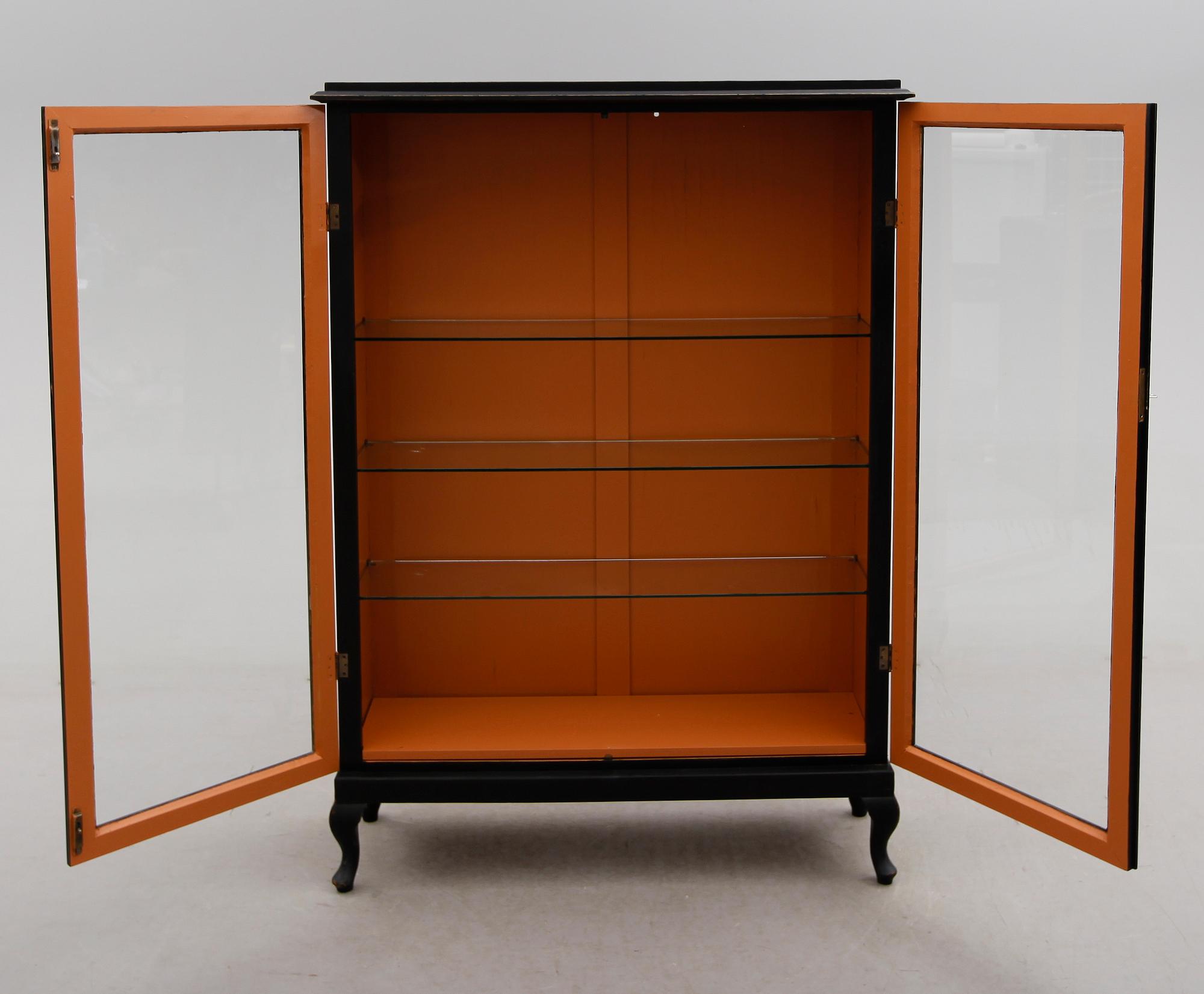 BOKSKÅP, 1900-talets första hälft.