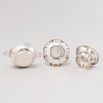 MALJOJA, 2 kpl, hopeaa, ja pikari, Wien Sheffield Kiina tms. Uushopea tarjotin, Ei huutokauppaan.