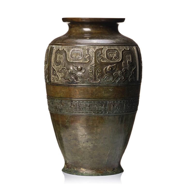 A bronze vase, Qing dynasty 18th/19th century.
