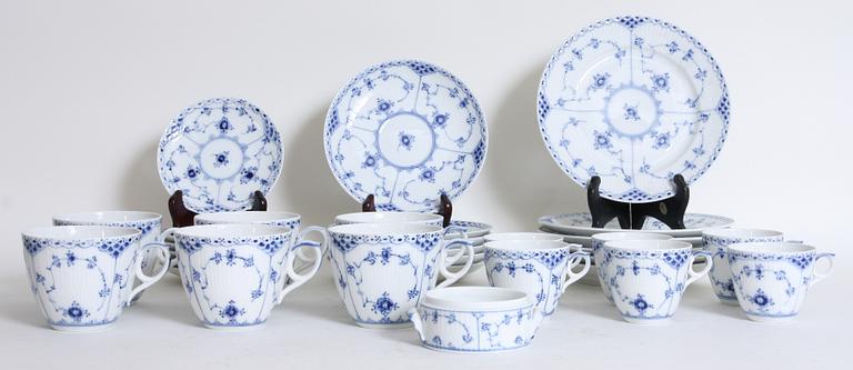 KAFFE- samt TESERVISDELAR, 18 st, Musselmalet", Kongl Dansk.