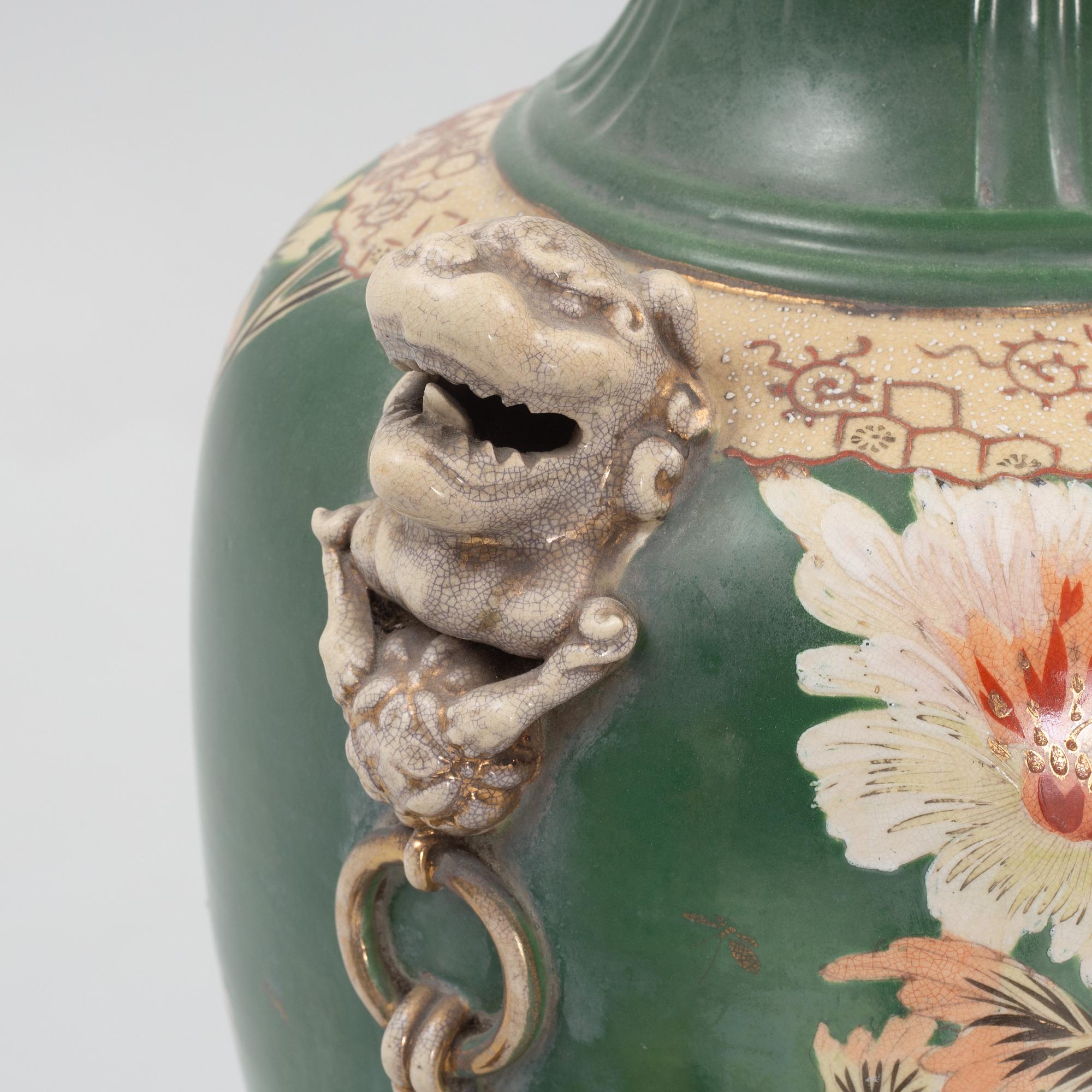 A pair of Japanese porcelain urns, first half of the 20th century, with pedestals.