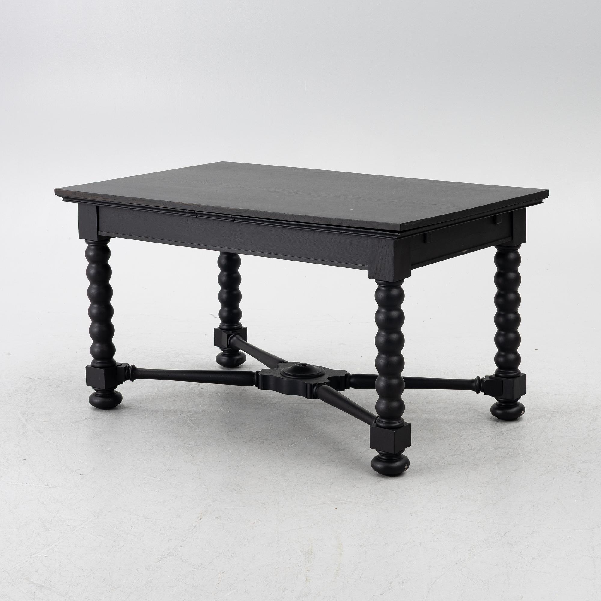 Dining table, first half of the 20th century.