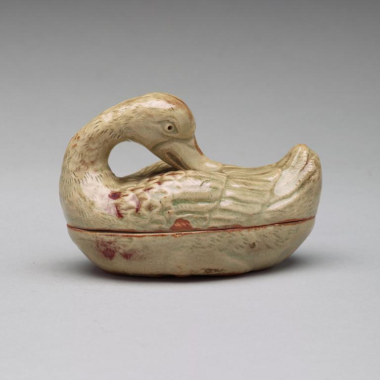 A celadon glazed jar with cover, late Qing dynasty.