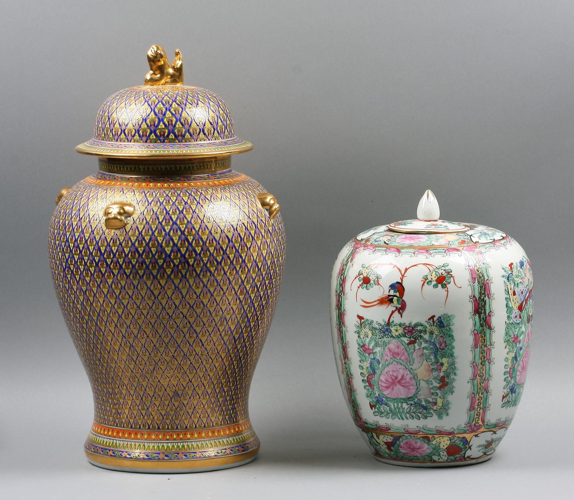 LOCKURNOR, 2 st, porslin. Orientaliska.