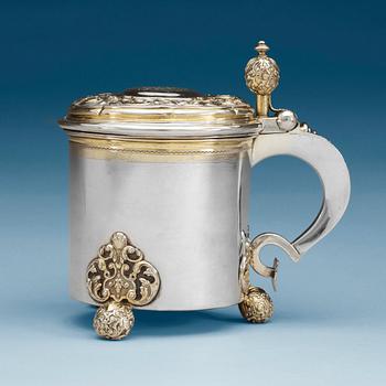 822. A Swedish 18th century parcel-gilt tankard, makers mark of Niclas Warneck, Karlstad 1757.