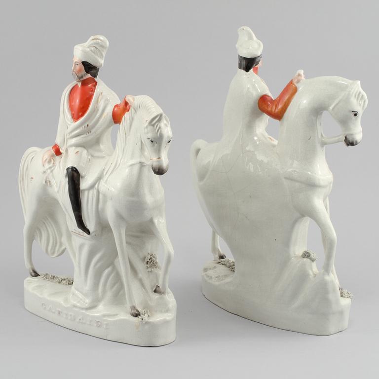 FIGURINER, ett par, porslin, Staffordshire, 1800-talets senare del.