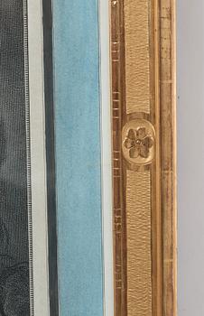 Per Gustaf Floding, "Gustav III” (1746-1792). Med träskuren och förgylld gustaviansk ram, krönt med riksvapnet.