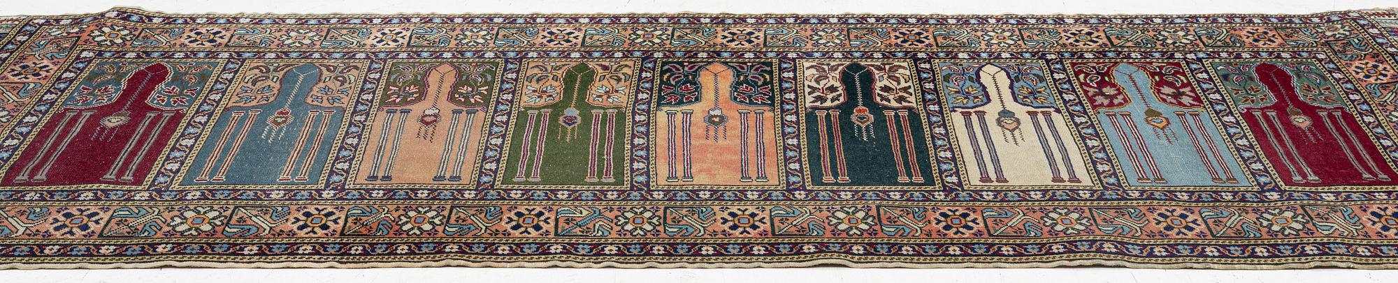 A gallery rug, Kayseri Saff, approx. 218 x 87 cm.