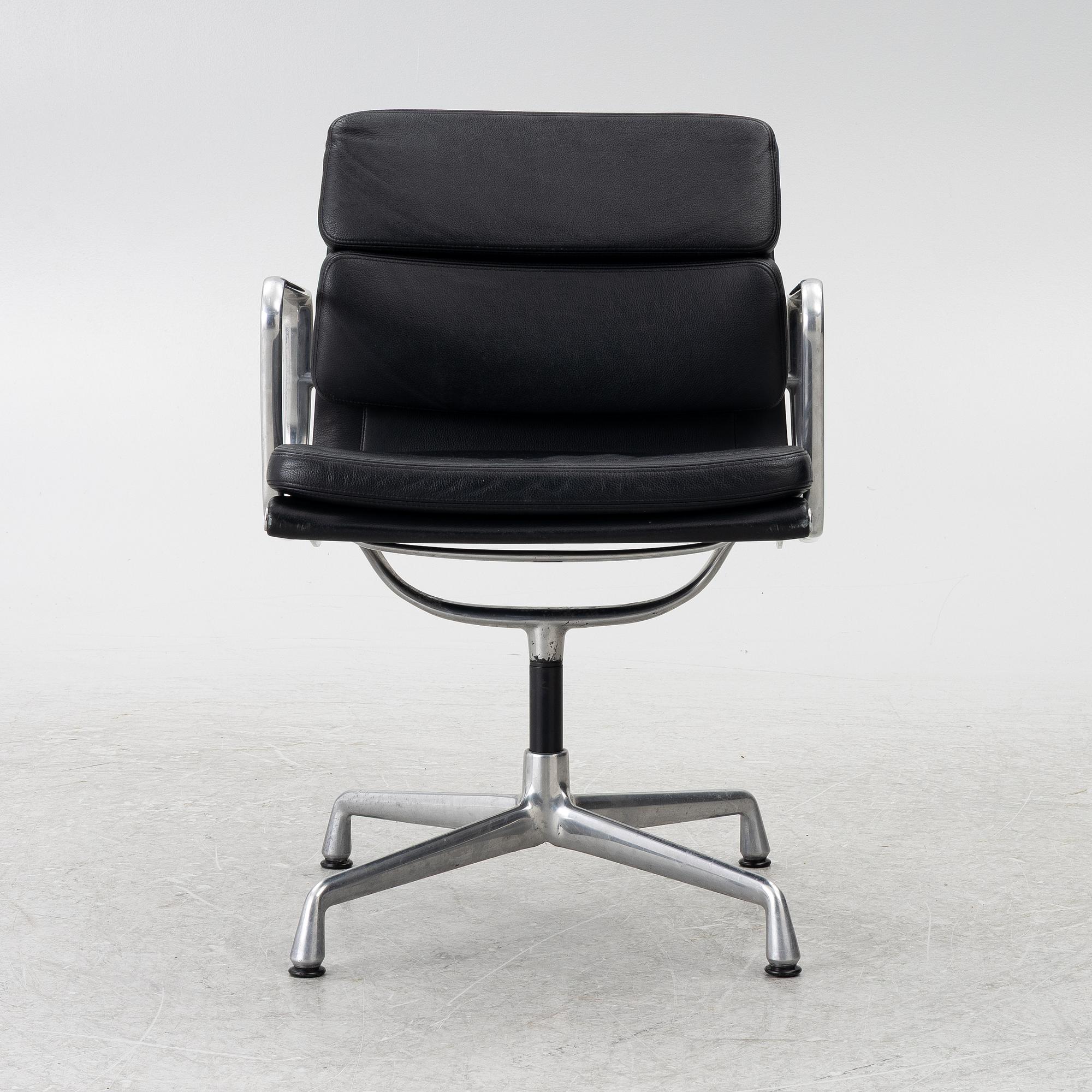 Charles & Ray Eames, Office chair, “EA208 Soft Pad Chair”, Vitra.