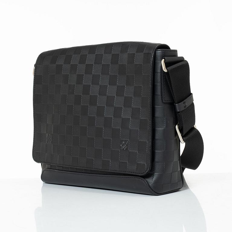 Louis Vuitton, Bag, "District Pm".