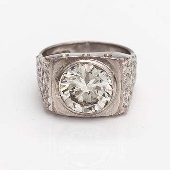 Ring, 18K vitguld, diamant ca 4.60 ct. Kaino Ura, Salo 1976.