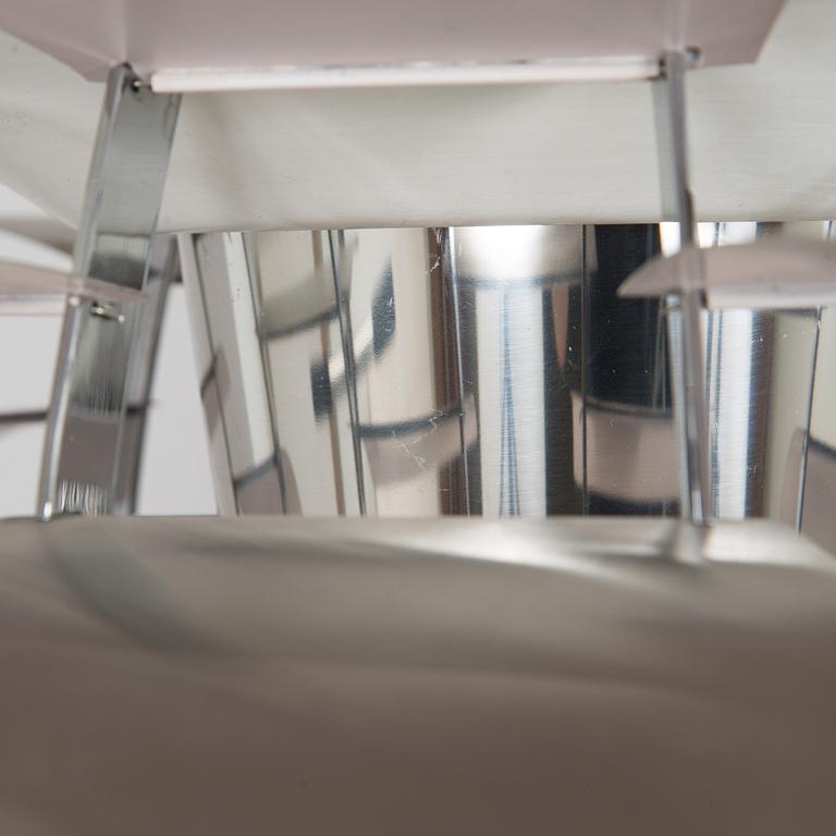 Poul Henningsen, kattovalaisin, "PH Artichoke / PH-Kotte", Louis Poulsen, Tanska, 1980-luku.