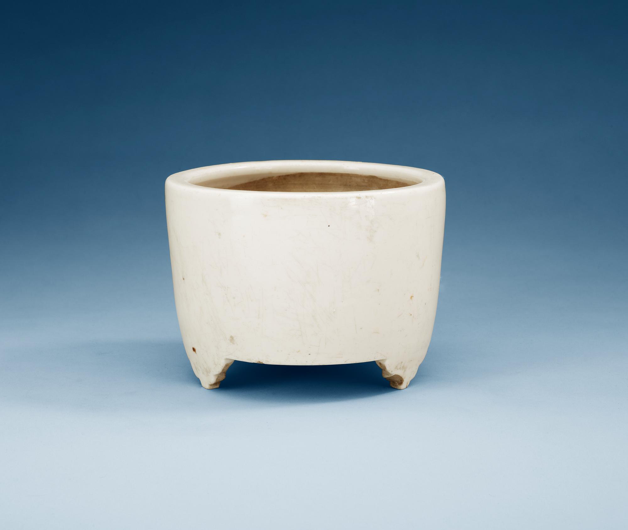 A blanc de Chine tripod censer, Qing dynasty, Kangxi (1662-1722).