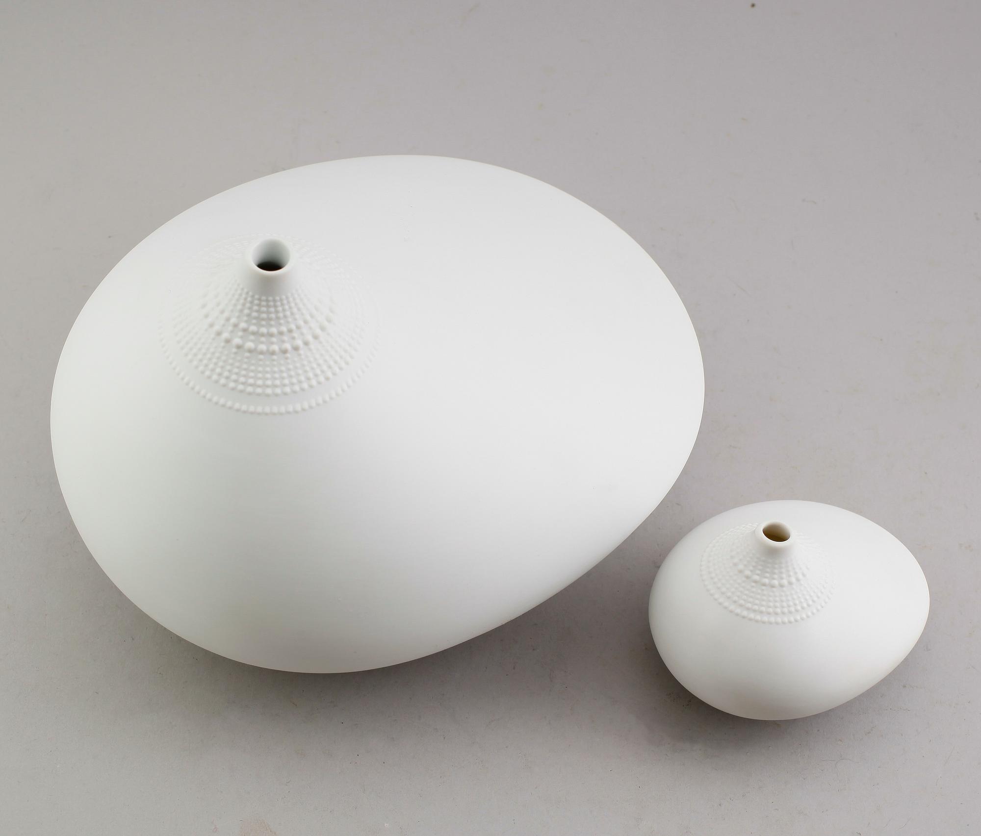 VASER, 2 st, porslin, "Pollo", design Tapio Wirkkala, Studio-Line Rosenthal.
