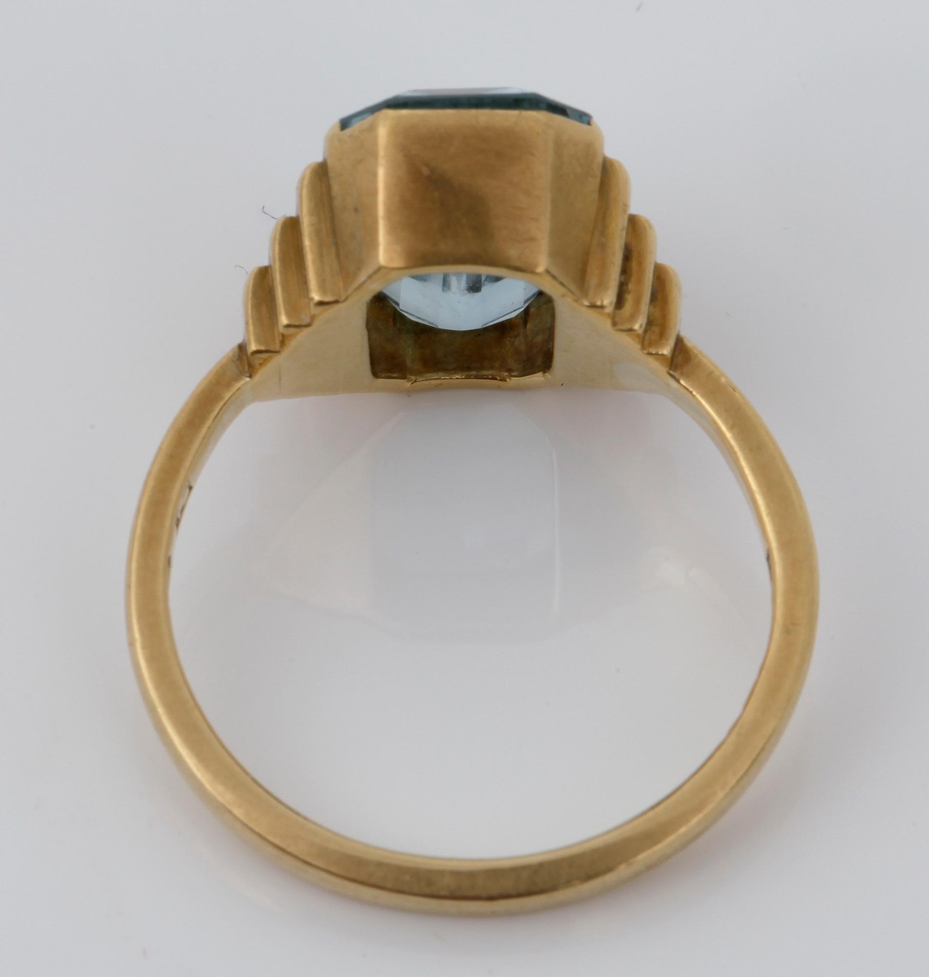 RING, 18 k guld, Wiwen Nilsson, Lund, 1936. Vikt ca 6,2g.