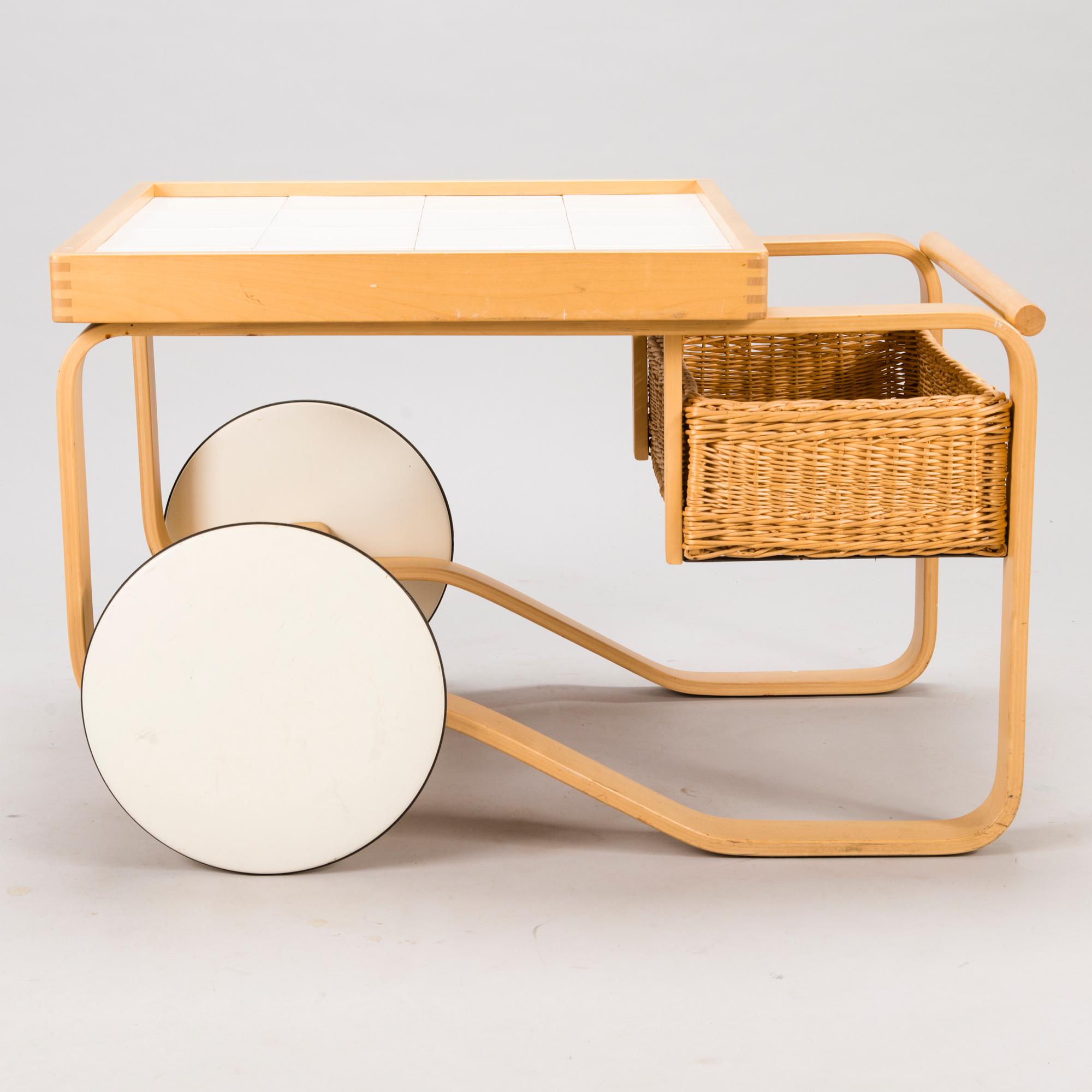 ALVAR AALTO, A 1960s-70s tea trolley model '900 for Artek.