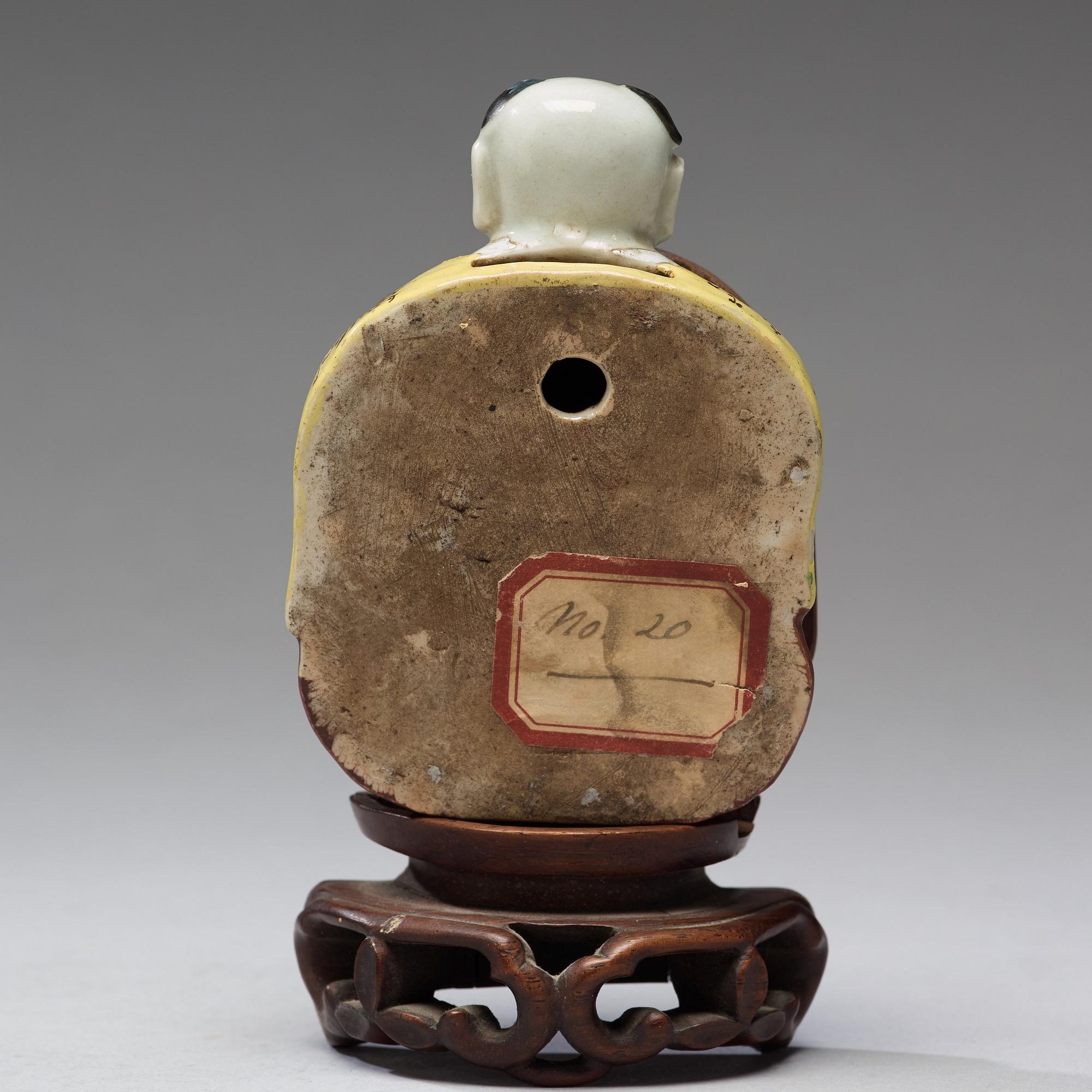 FIGURIN, porslin. Qingdynastin, omkring 1800.