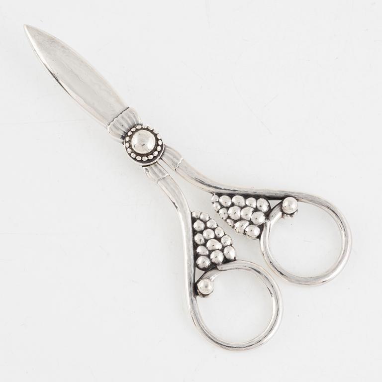 Georg Jensen, a pair of sterling silver fruit/grape scissors, Copenhagen 1927.