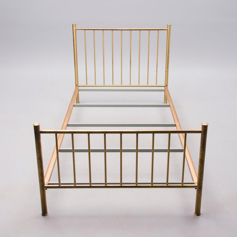 SÄNGAR, 2 st, 1900-talets senare hälft.