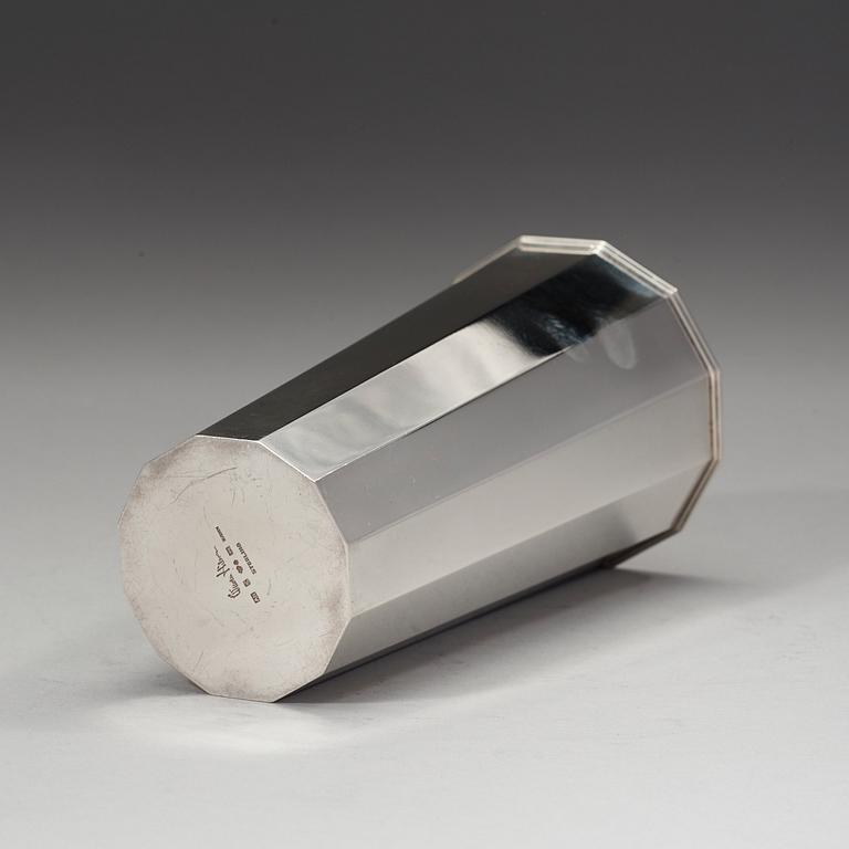 A Wiwen Nilsson sterling vase, Lund 1968.
