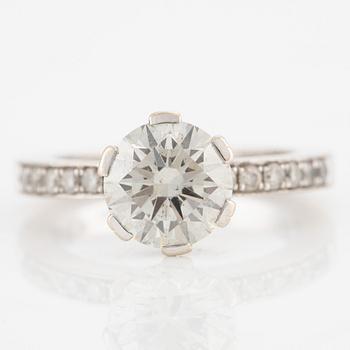 Ring, 14K vitguld med briljantslipad diamant.
