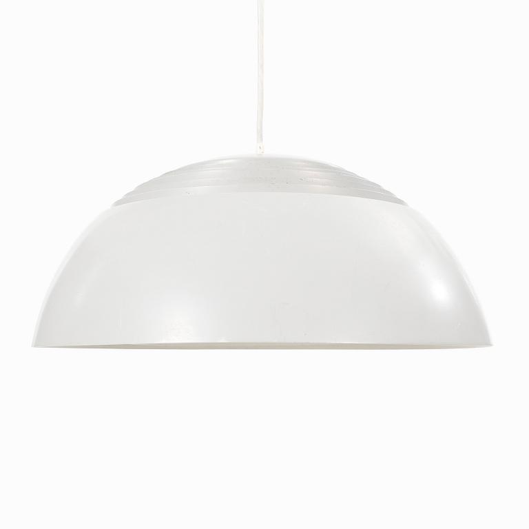 Arne Jacobsen, taklampa, "AJ Royal Pendel", Louis Poulsen, Danmark, 1900-talets andra hälft.