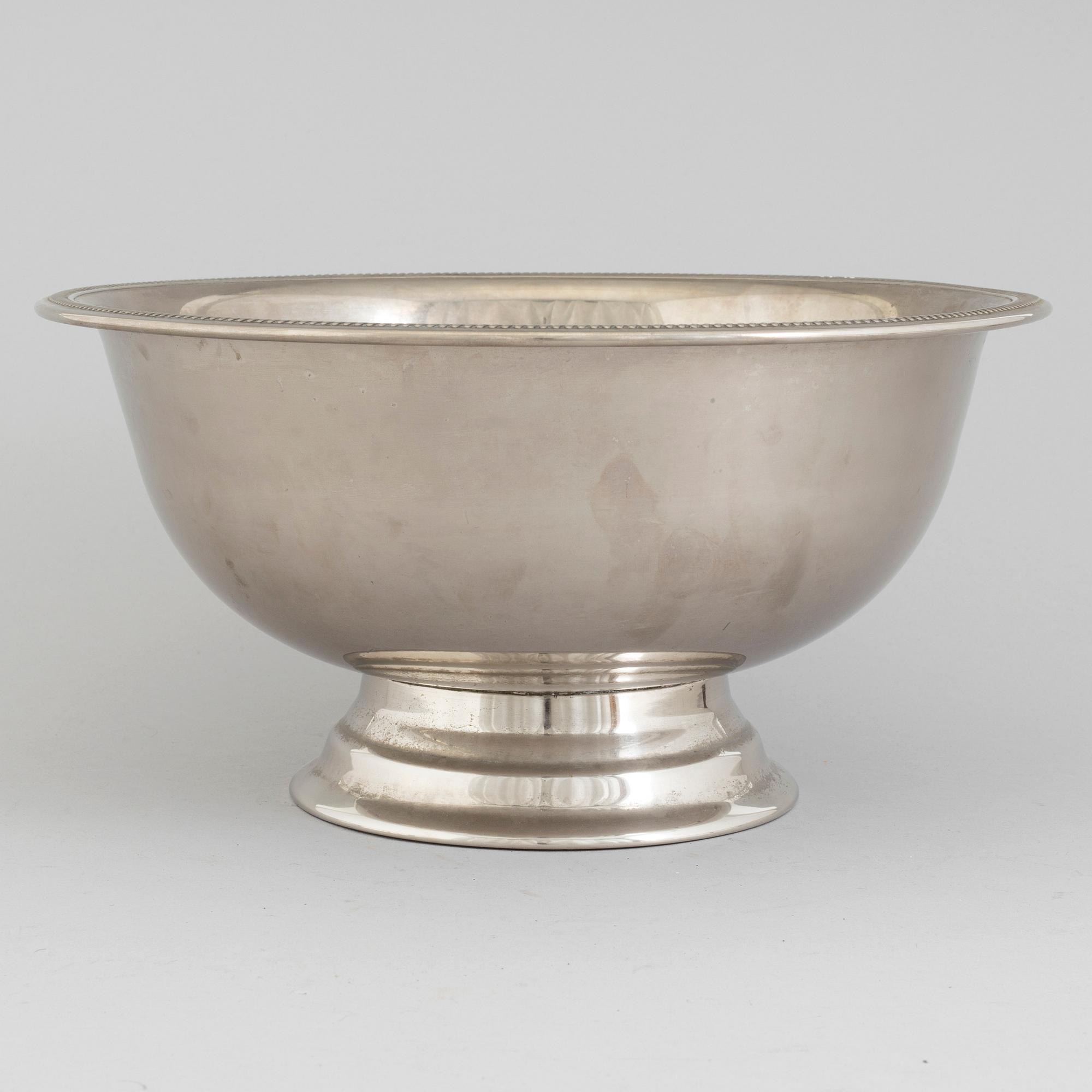 A PLATE CHAMPAGNE COOLER, mid 20th century.