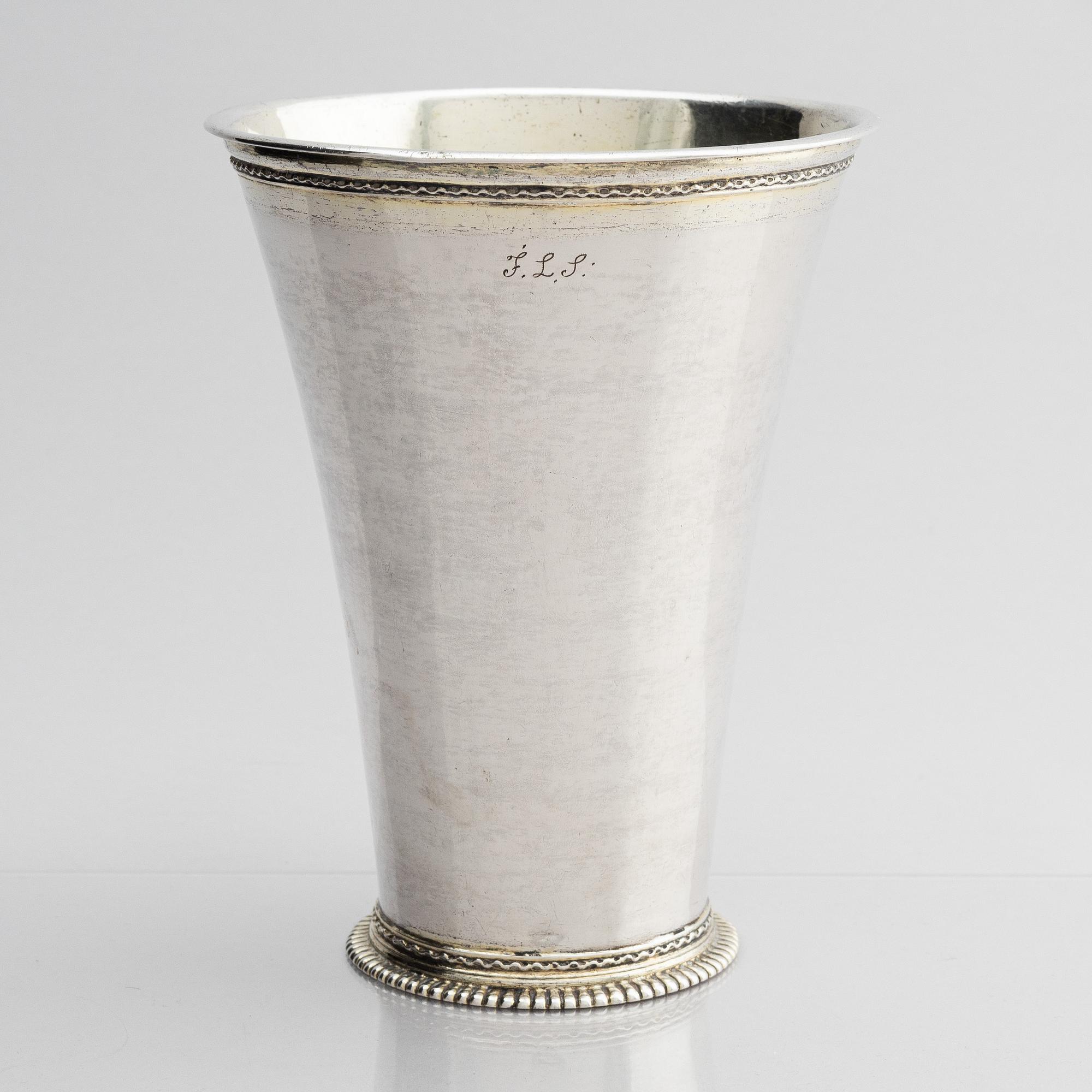 Lars Bäckman d ä, bägare, delvis förgyllt silver, Örebro (verksam 1712-1748 (1752)). Senbarock.