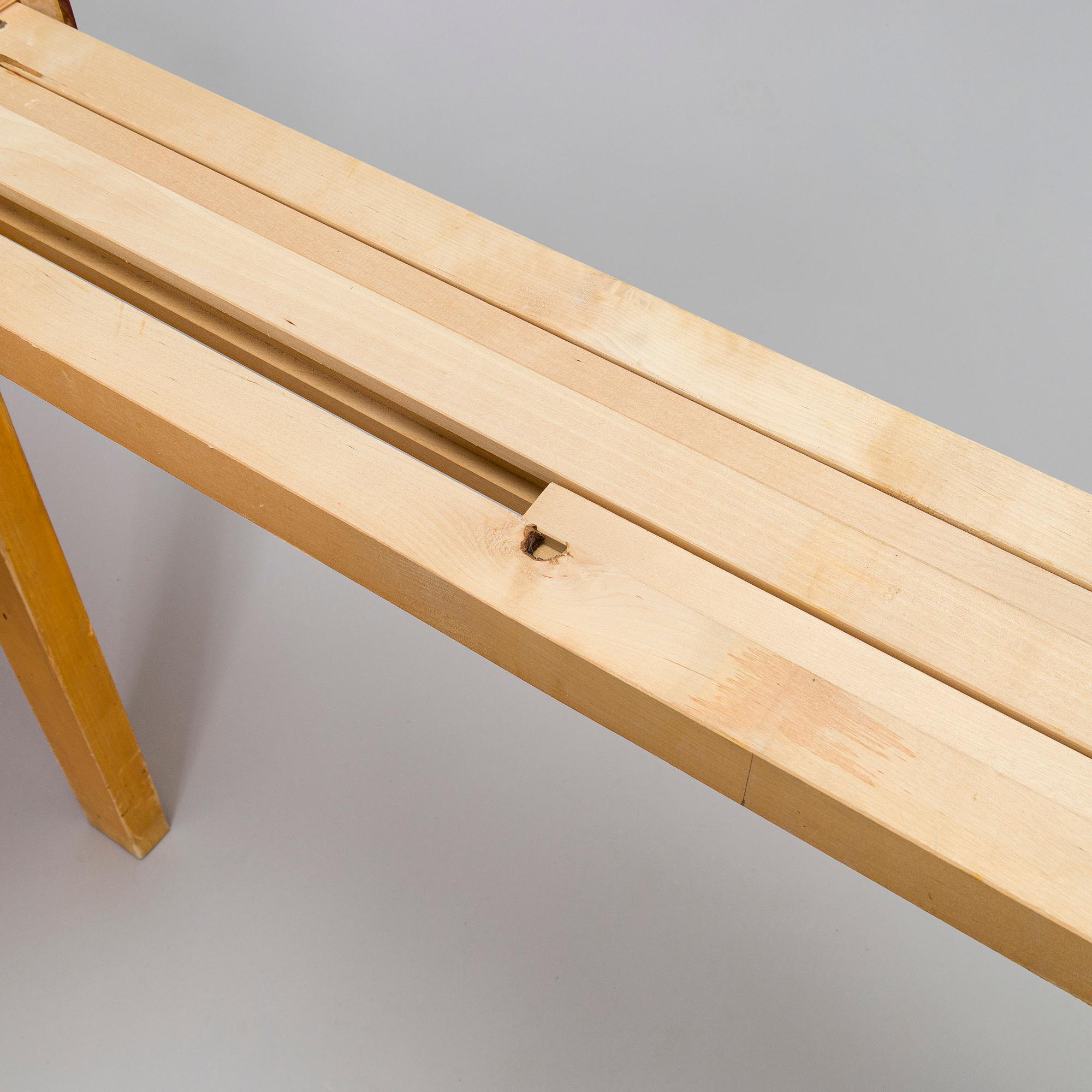 Alvar Aalto, matbord, modell 92 för O.Y. Huonekalu-ja Rakennustyötehdas A.B. 1900-talets mitt.