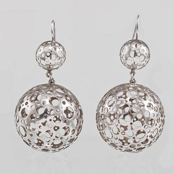 ÖRHÄNGEN, sterlingsilver, Liisa Vitali, N.Westerback, Helsingfors, 1973. Vikt 20,1 gram.