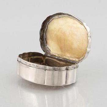 Box, silver and mother-of-pearl, Northern Europe, 18th century.