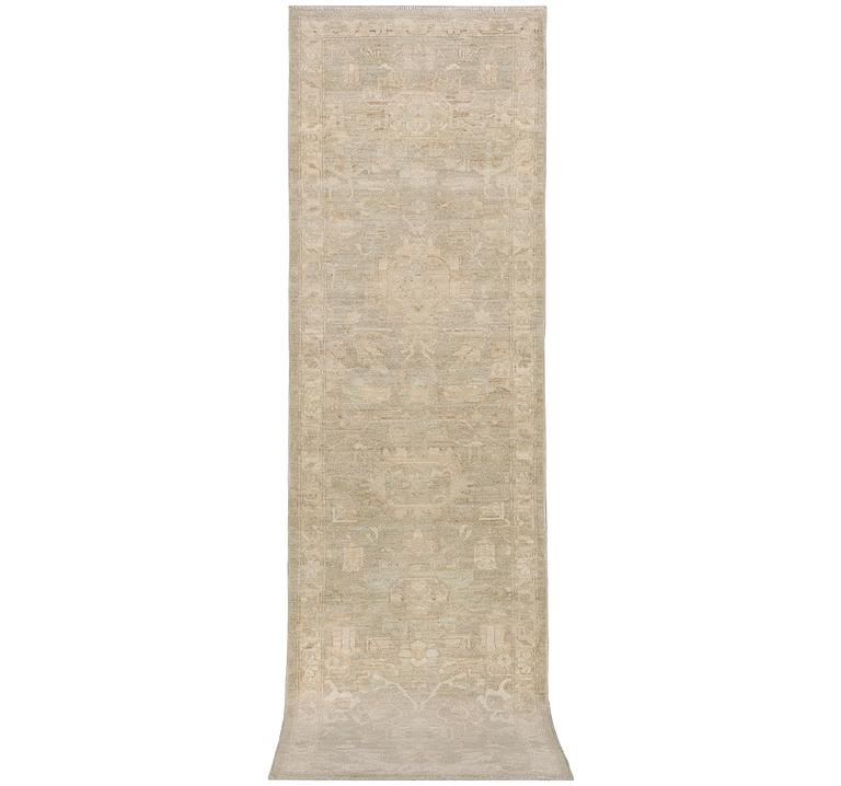 An Ushak runnercarpet, c. 295 x 87 cm.