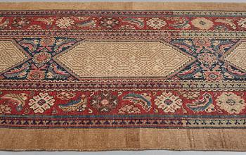 MATTO, an antique/semi-antique Hamadan, one of a pair, ca 534 x 114 cm (as well as 2,5 and 1,5 cm flat weave at.