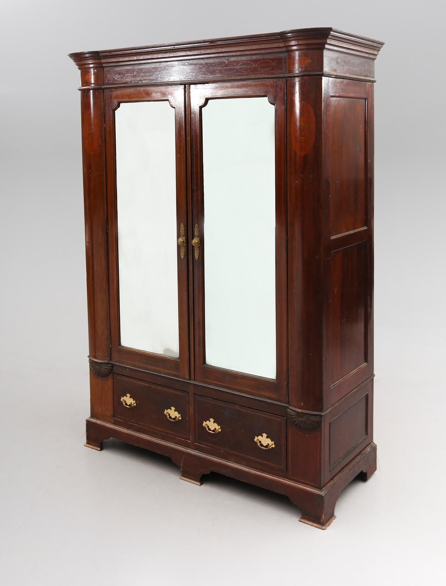 KLÄDSKÅP, England, 1900-talets första hälft.